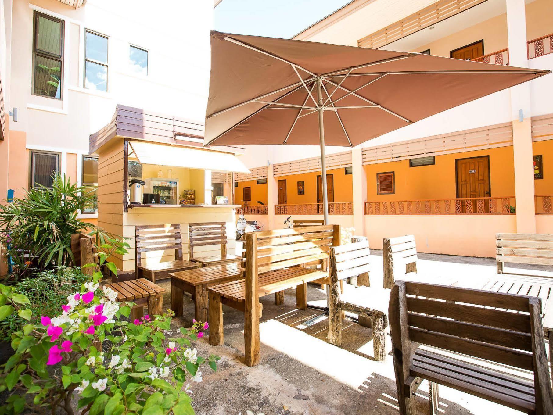 Banlanna Hotel Lampang Esterno foto