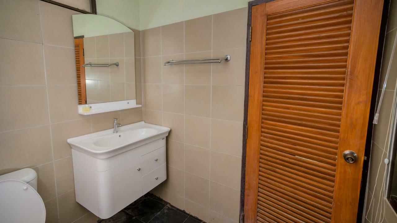 Banlanna Hotel Lampang Esterno foto