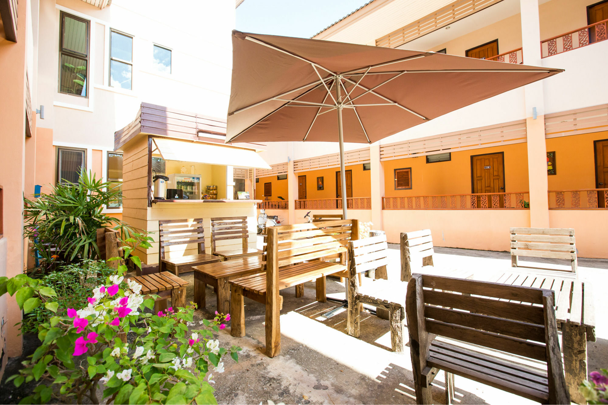 Banlanna Hotel Lampang Esterno foto